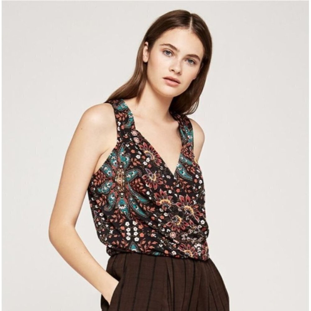 NEW/NWT BCBgeneration Black Floral Polyester Sleeveless V-Neck Top Size Small